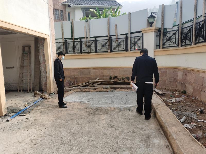 广州一小区11栋别墅私挖地下室，被判违建勒令回填