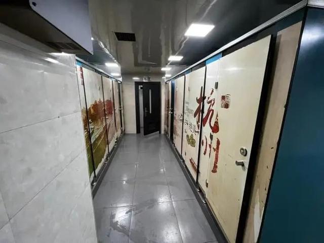 杭州上个公厕难吗？小时新闻跑遍地铁站、汽车站、景区，结果……
