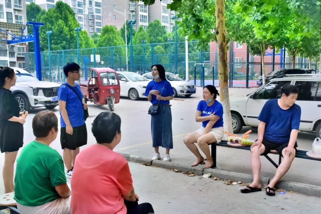 郑州财经学院“七色彩虹”实践团：以实际行动助力乡村振兴